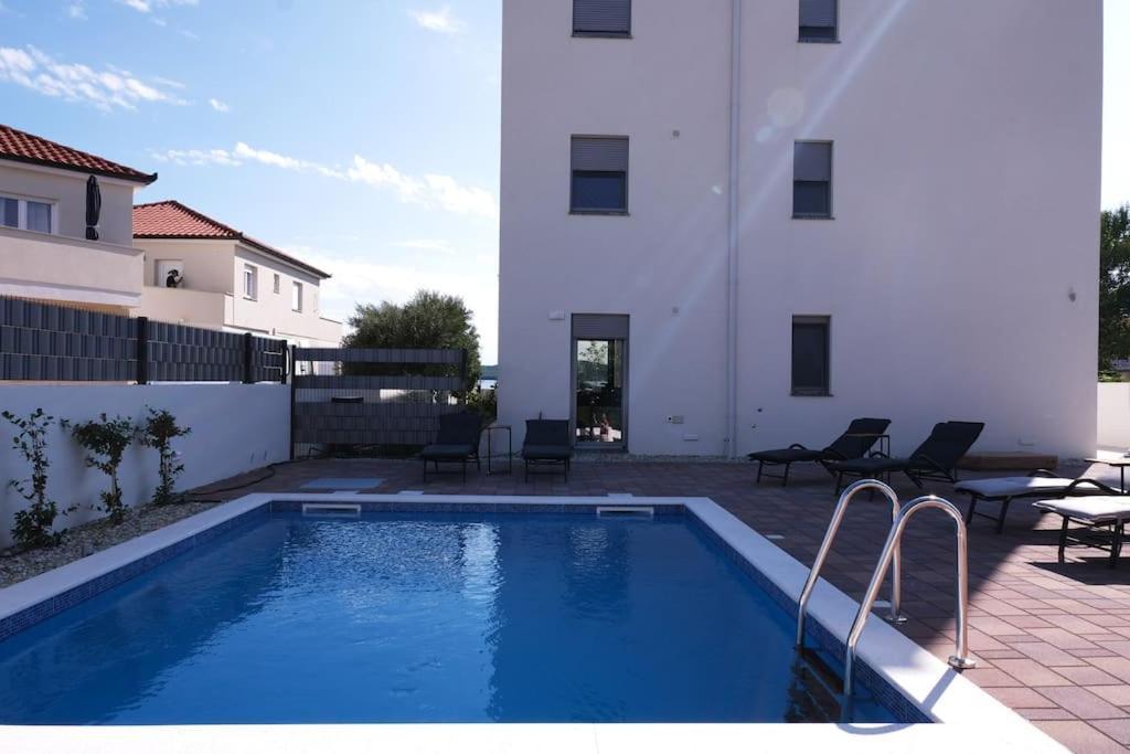 Seaside Serenity Rose Apartment