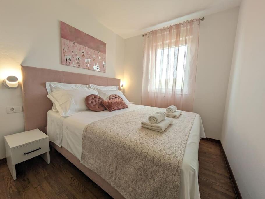 Seaside Serenity Rose Apartment